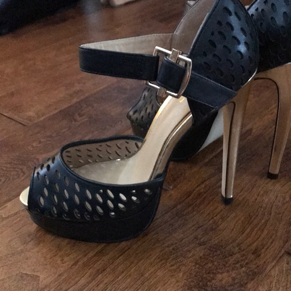 Spanish Leather Stilettos - Black and Gold - Picture 1 of 4